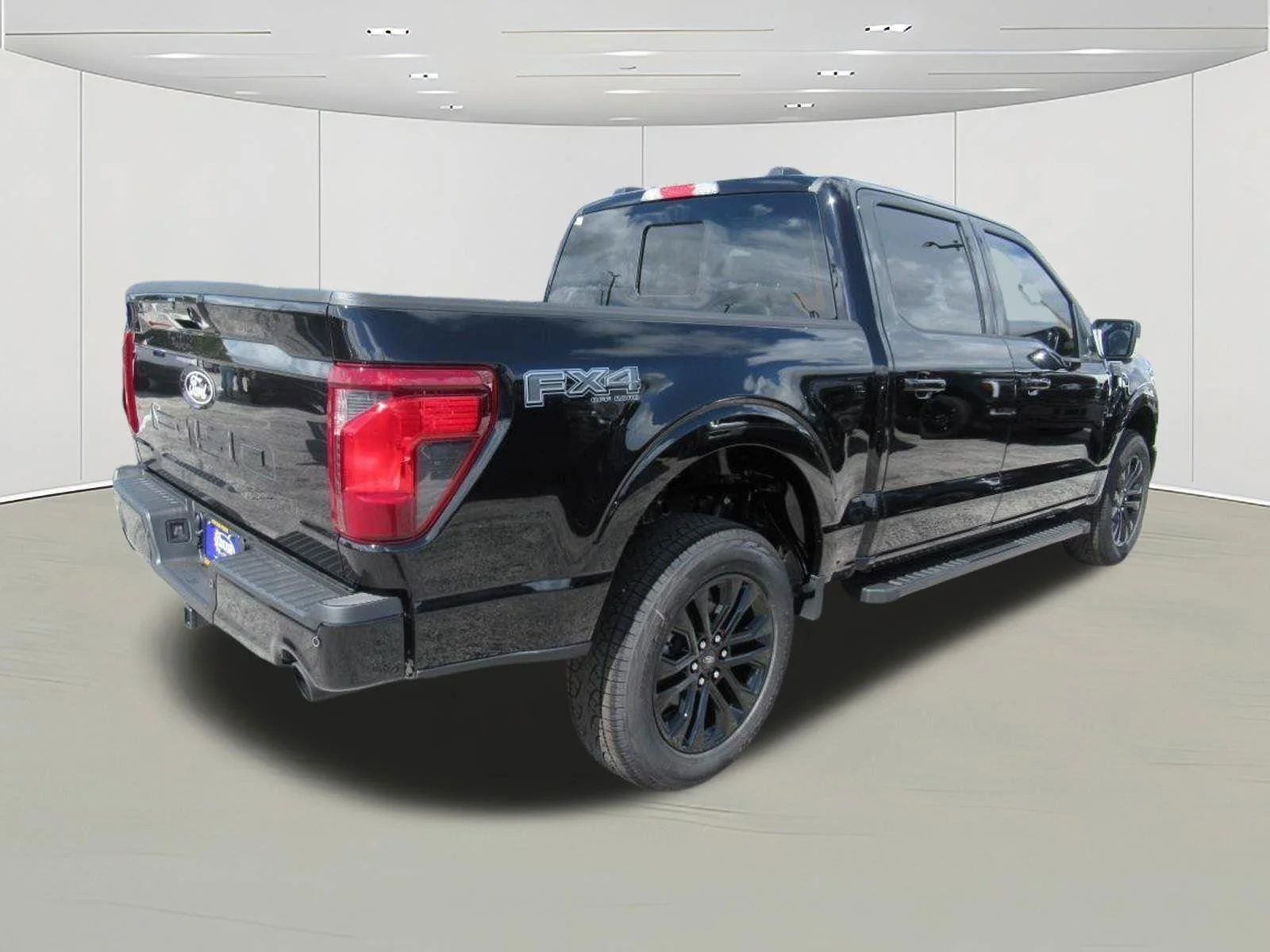 New 2025 Agate Black Metallic Ford XLT image 6