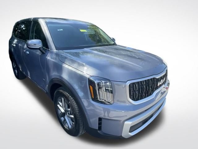 Used 2025 Silver Kia LX image 10