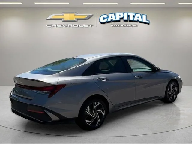 Used 2025 Gray Hyundai SEL Sport image 5