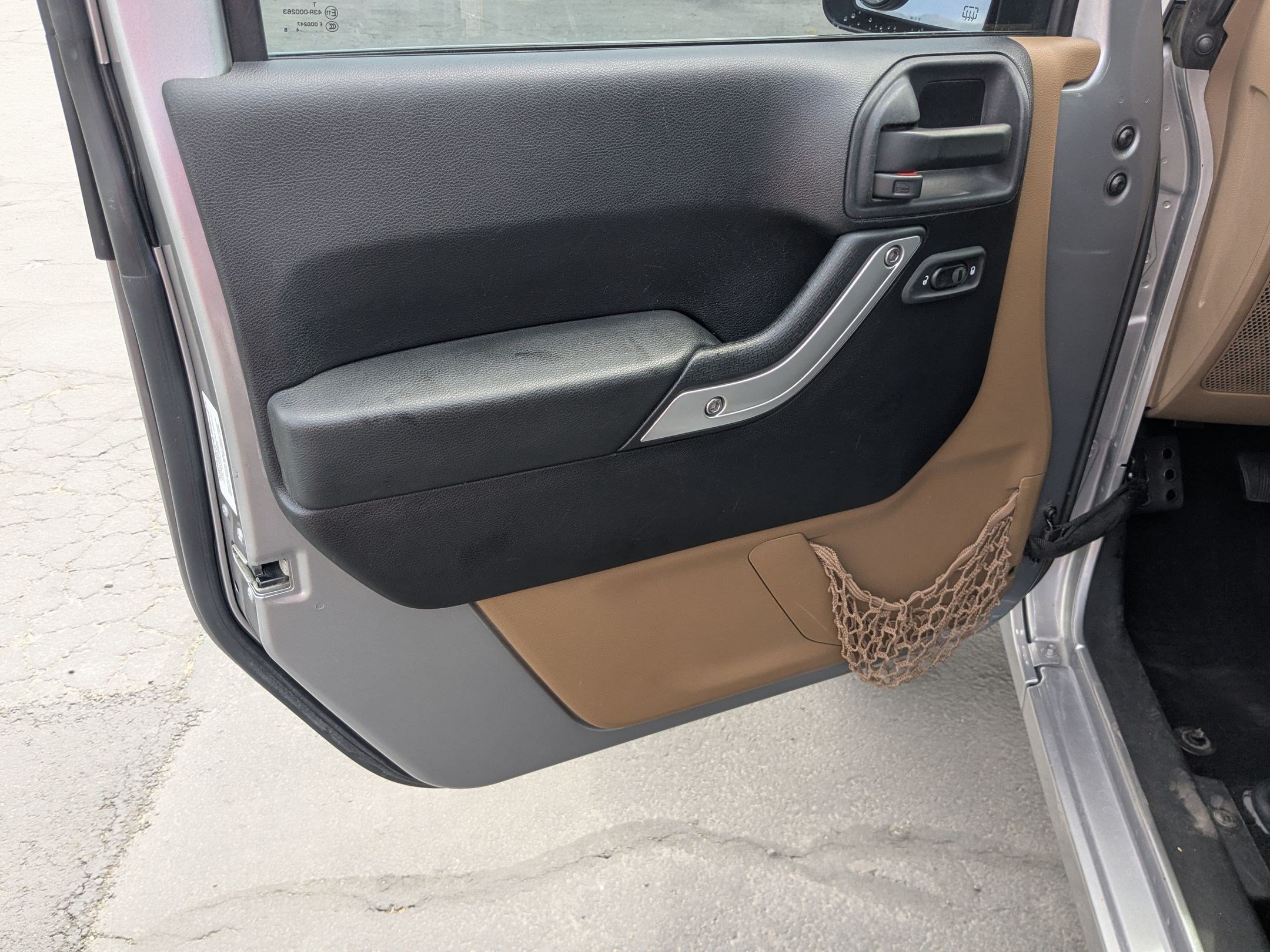 Used 2014 Billet Metallic Clearcoat Jeep Sahara image 13