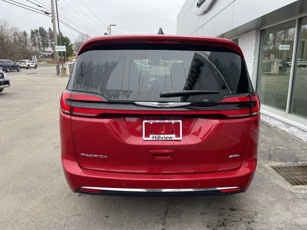 New 2026 Red Hot Pearl-Coat Exterior Paint Chrysler Select image 4