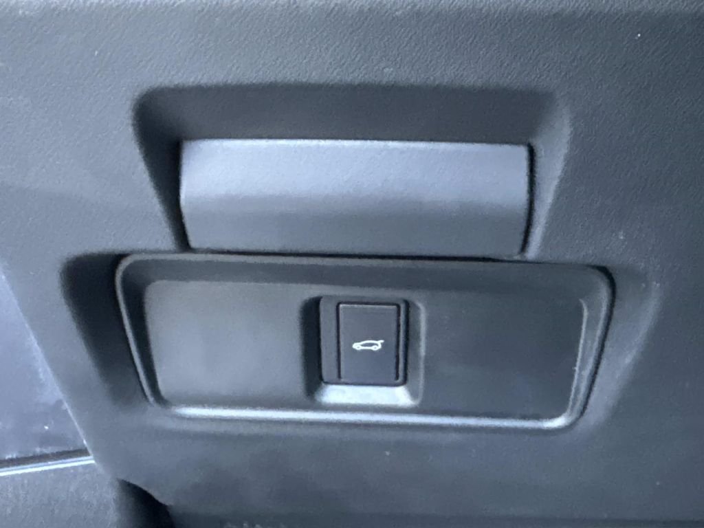New 2026 Santorini Black Land Rover S image 31