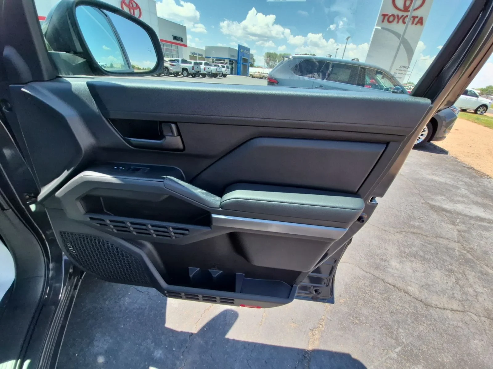 2026 Toyota Tacoma SR5 - Photo 37