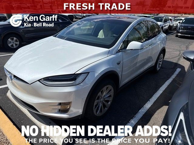 Used 2020  Tesla  image 1