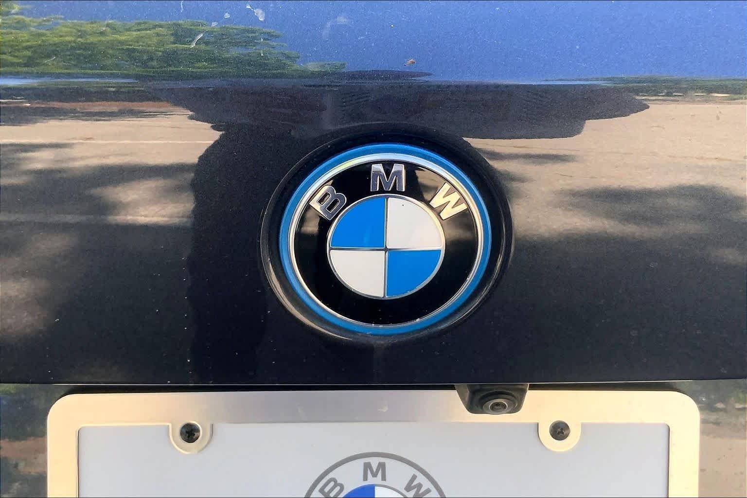 Used 2022 Arctic Grey Metallic BMW xDrive45e image 30
