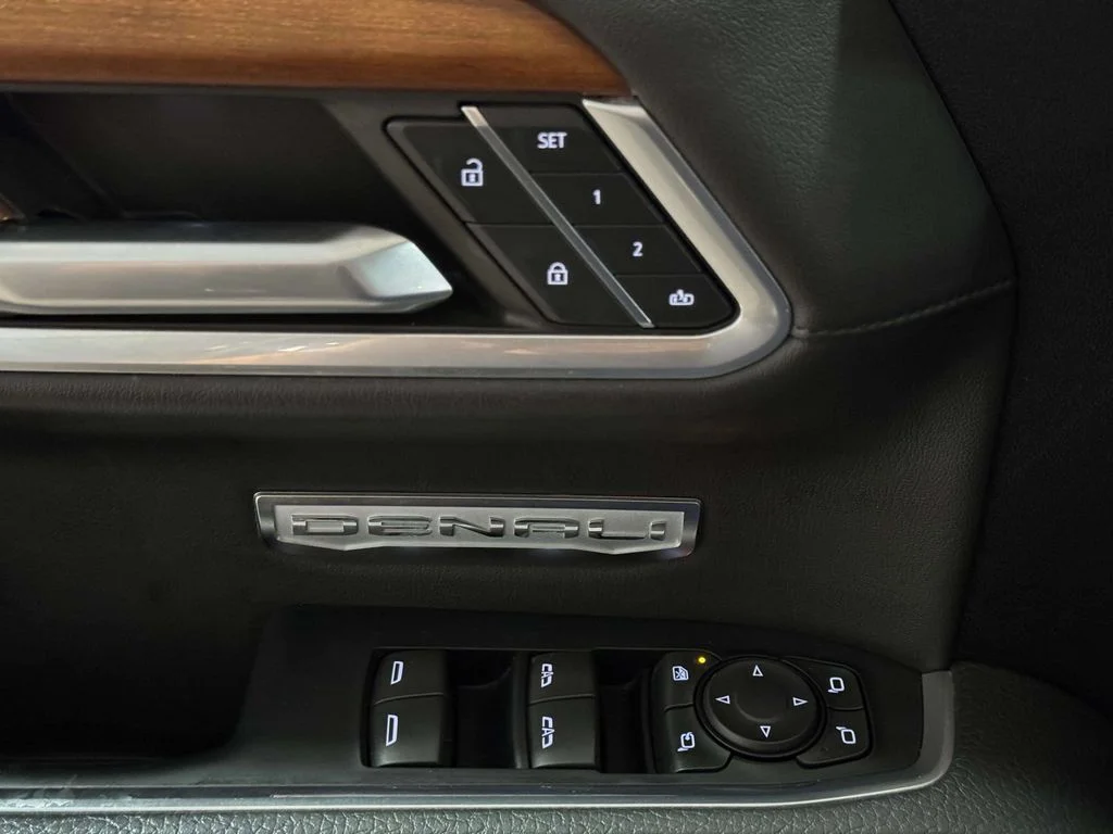 Used 2023 Onyx Black GMC Denali image 22