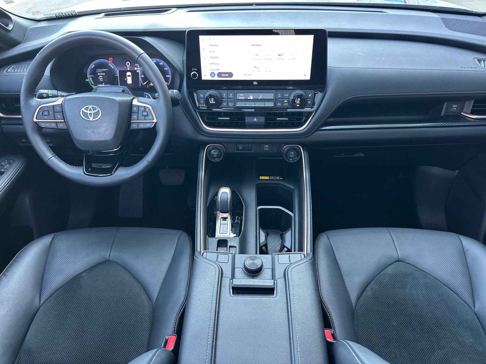 Used 2025  Toyota Hybrid MAX Limited image 13