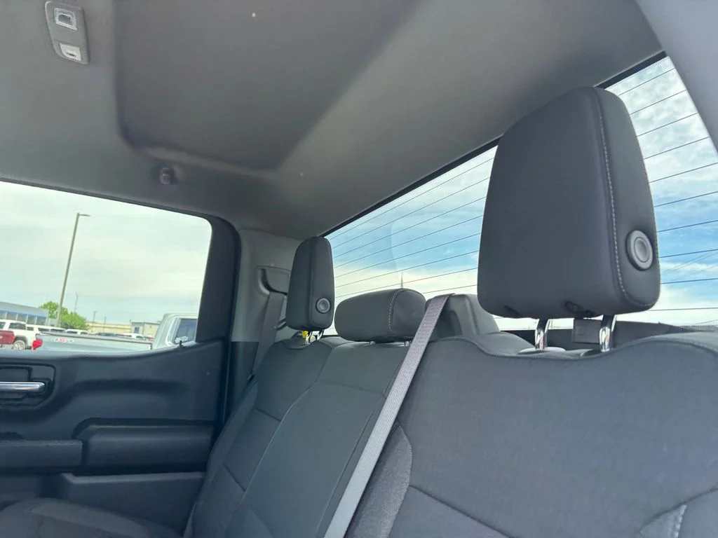 Used 2025 White Chevrolet Custom image 25