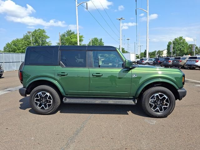 Used 2025 Green Metallic Ford Outer Banks image 7