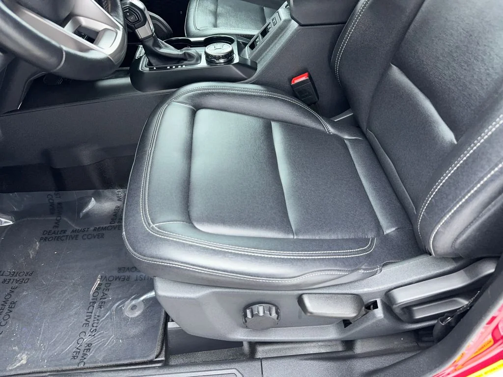 Used 2025 Red Ford Badlands image 39