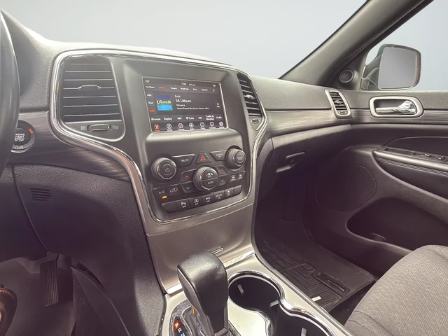 Used 2019 Silver Jeep Laredo E image 19