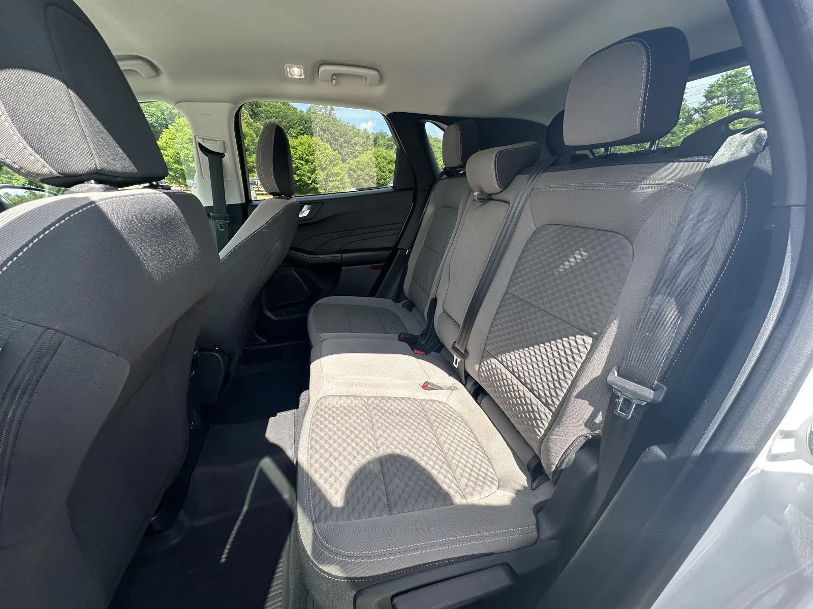 Used 2021 Oxford White Ford SE image 11