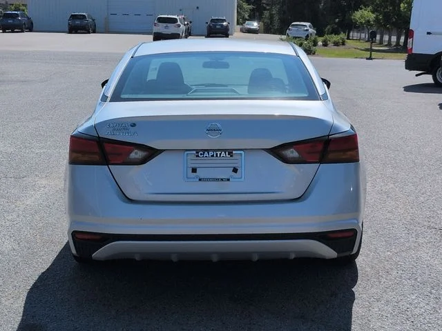 Used 2022 Silver Nissan 2.5 S image 4