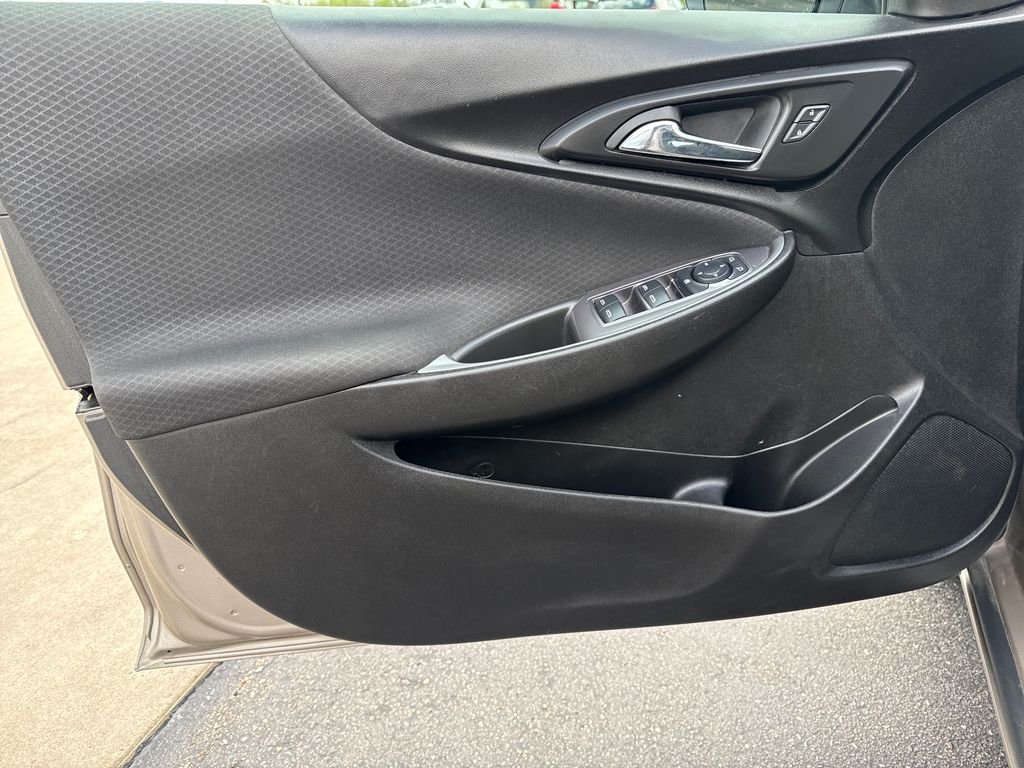 Used 2023 Gray Chevrolet LT image 25