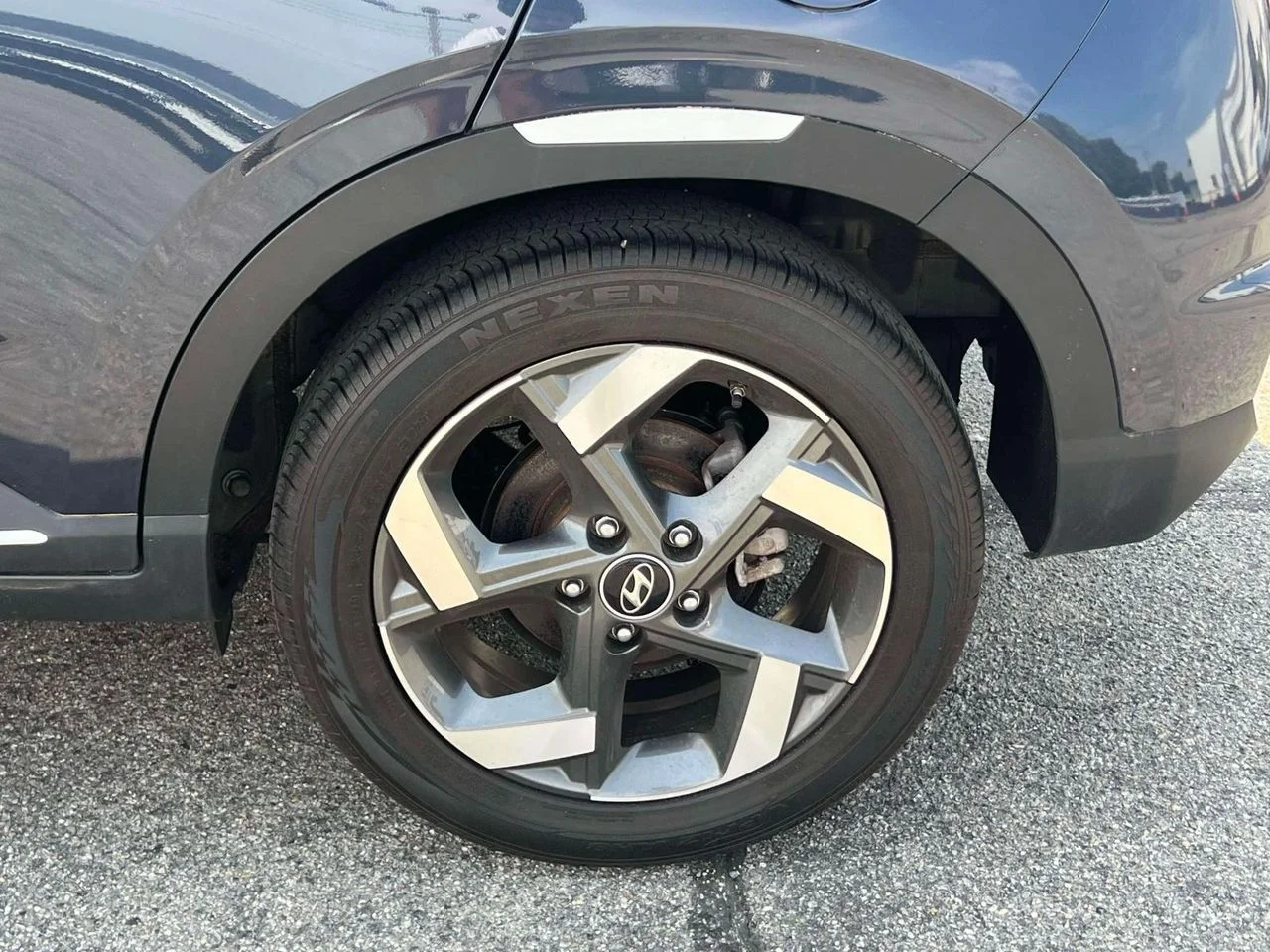 Used 2023 Denim w/White Roof Hyundai Limited image 9