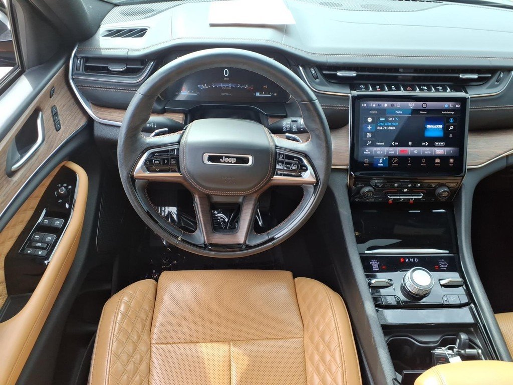 Used 2023 Diamond Black C Jeep SUMMIT image 7