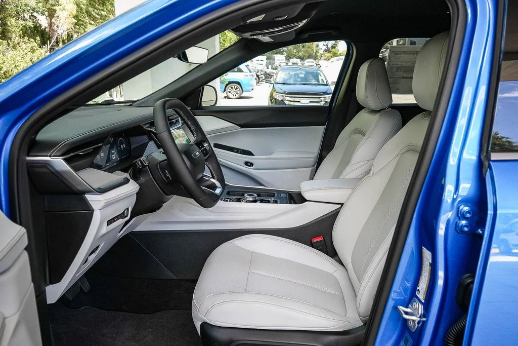 New 2026 Hydro Blue Pearlcoat Jeep Limited image 17