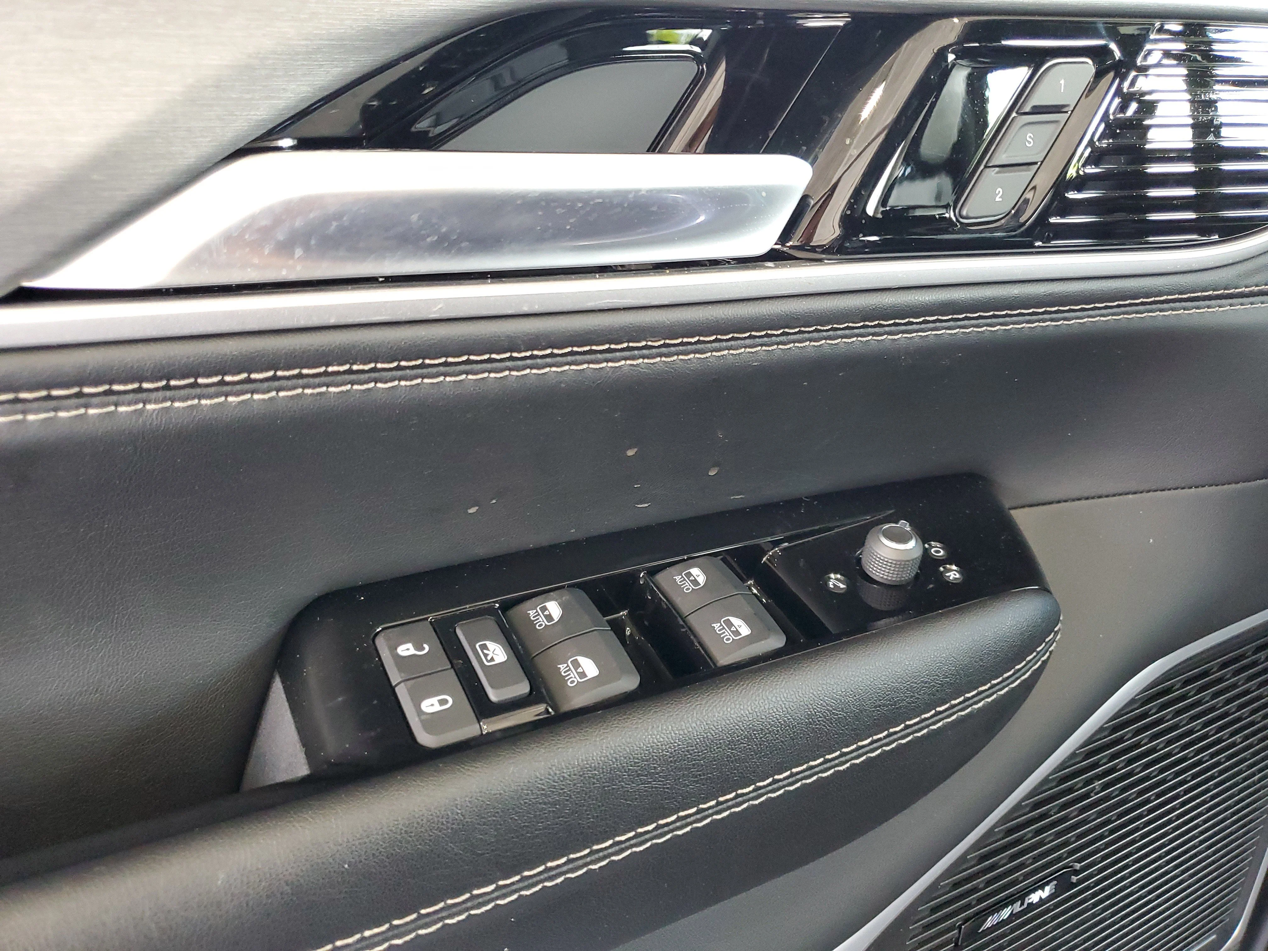 New 2026 Baltic-Gray Metallic Clear-Coat Exterior Paint Jeep Limited Altitude image 16