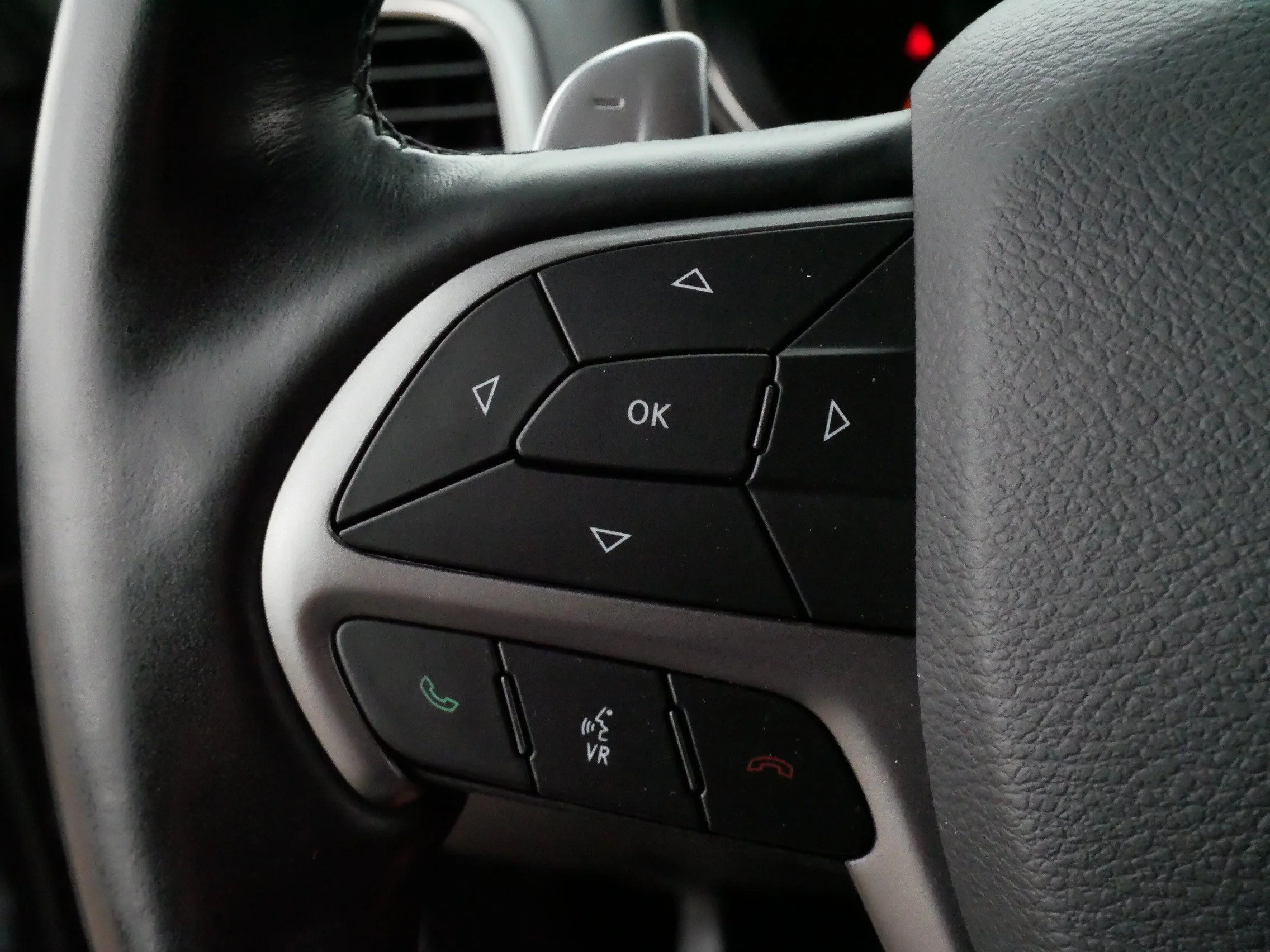 Used 2020 Diamond Black Crystal Pearlcoat Jeep Limited X image 27