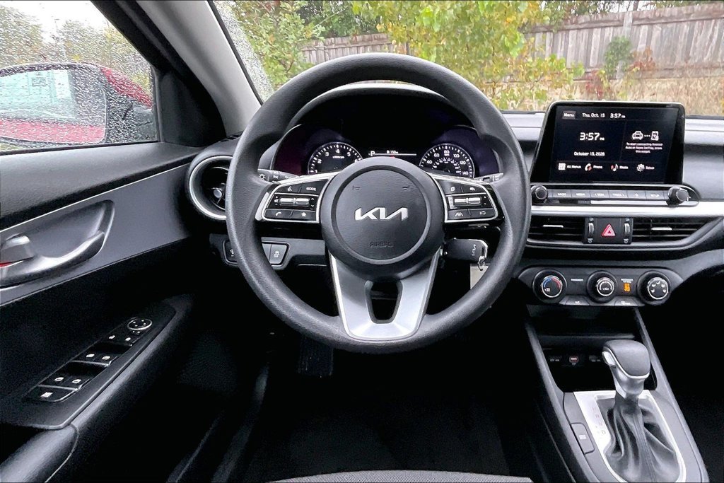 Used 2023 Red Kia LXS image 4