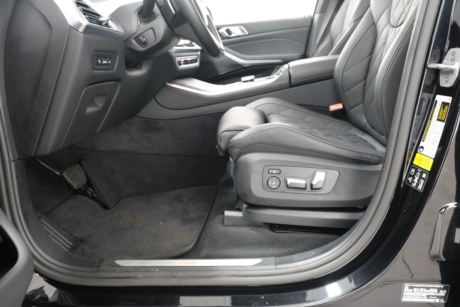 Certified Used 2024 Black Sapphire Metallic BMW xDrive40i image 30