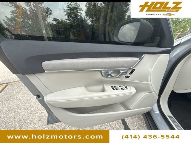 Used 2025 Gray Volvo Plus, B6 AWD Gas (mild hybrid) image 23