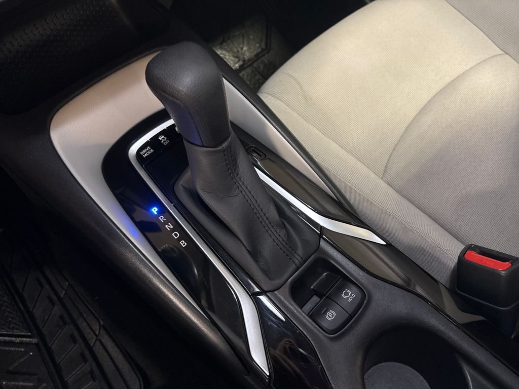 Used 2022  Toyota LE image 24