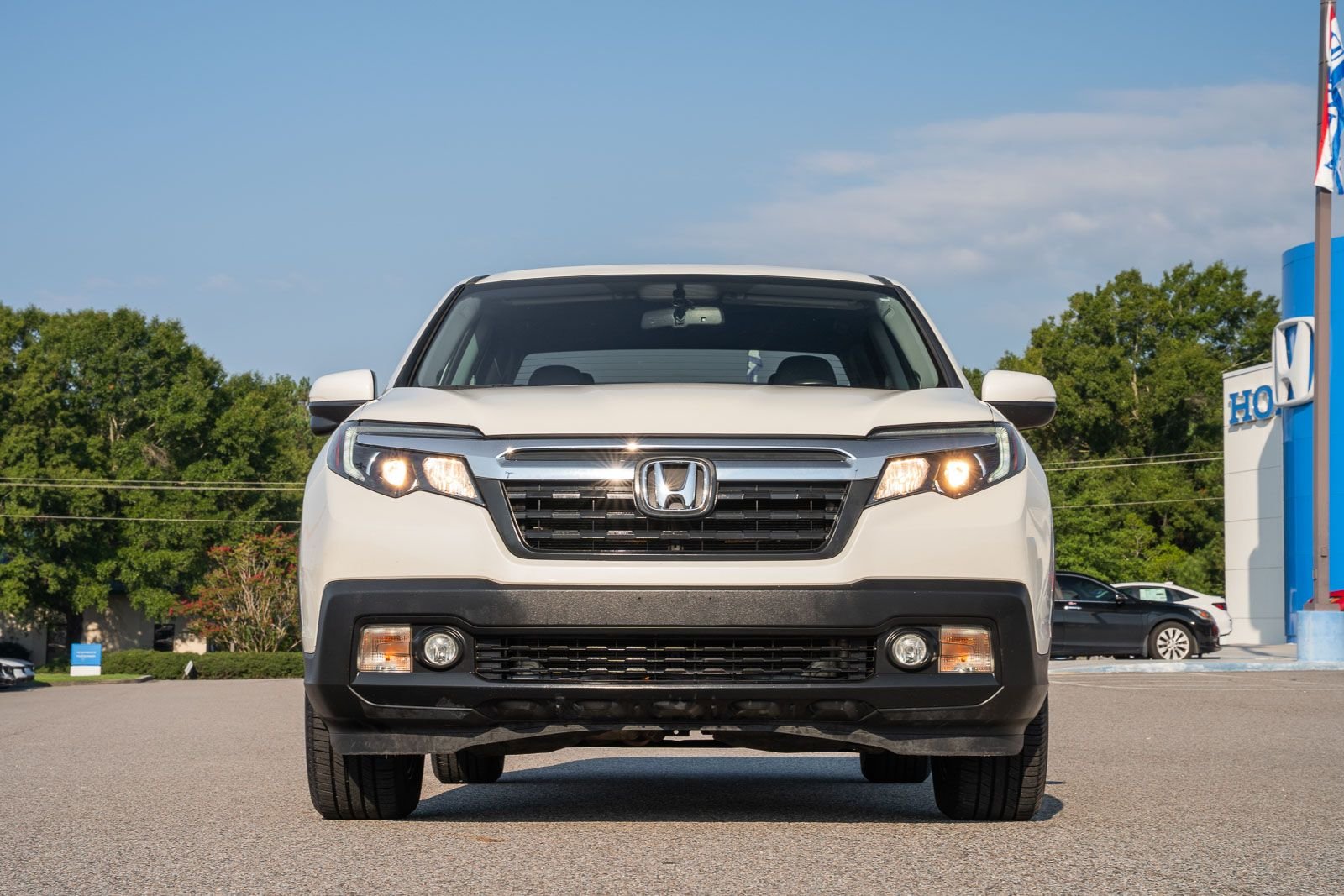 Used 2017 White Honda RTL-T image 2