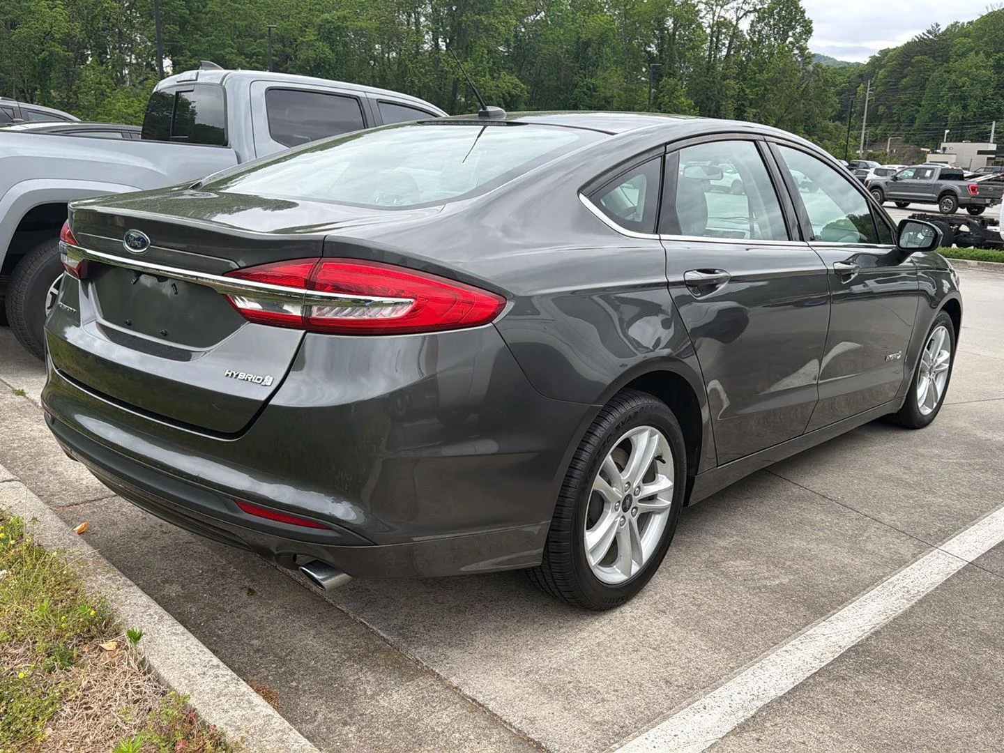 Used 2018 Magnetic Metallic Ford S image 4