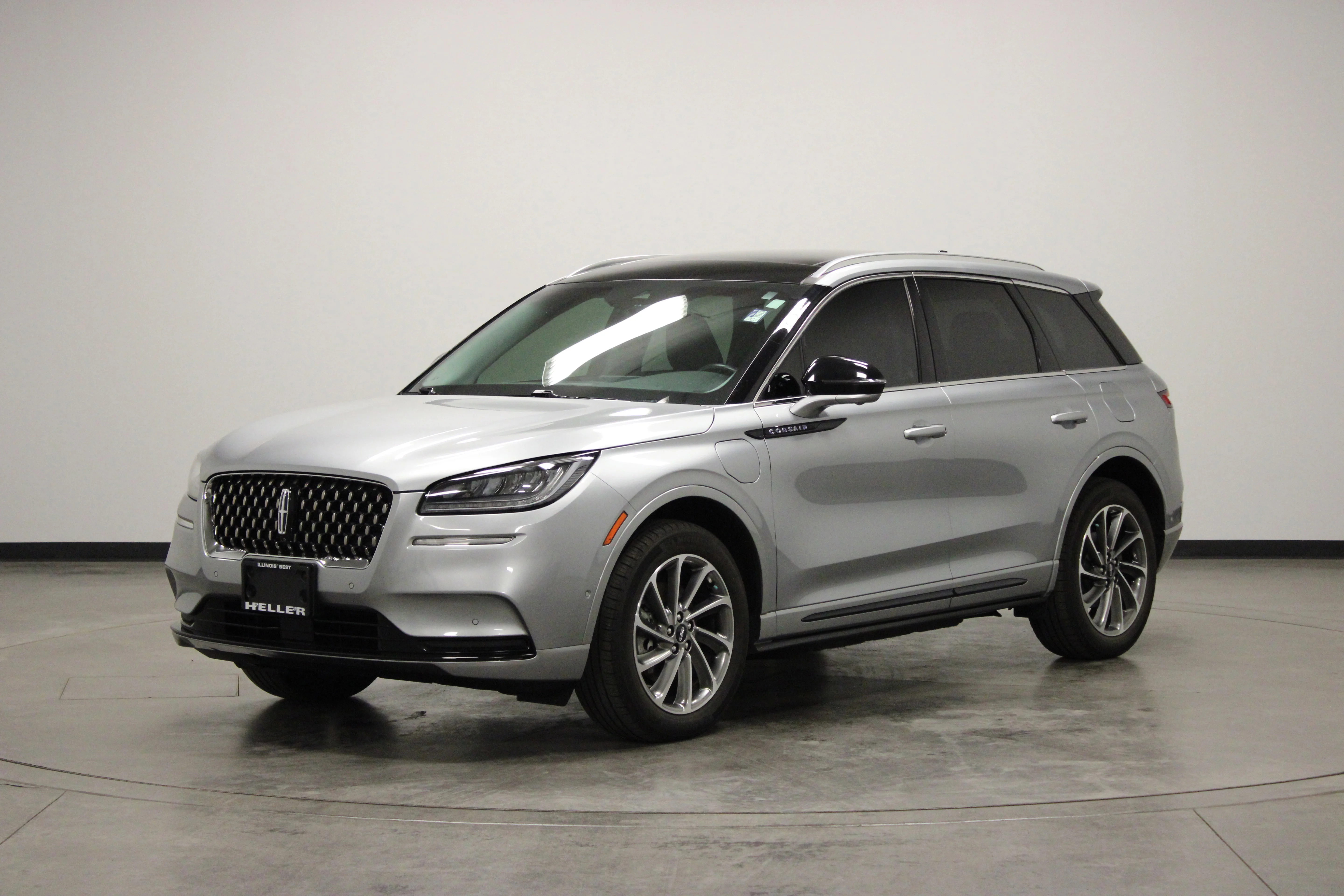 Used 2022 Silver Radiance Metallic Clearcoat Lincoln Grand Touring image 4