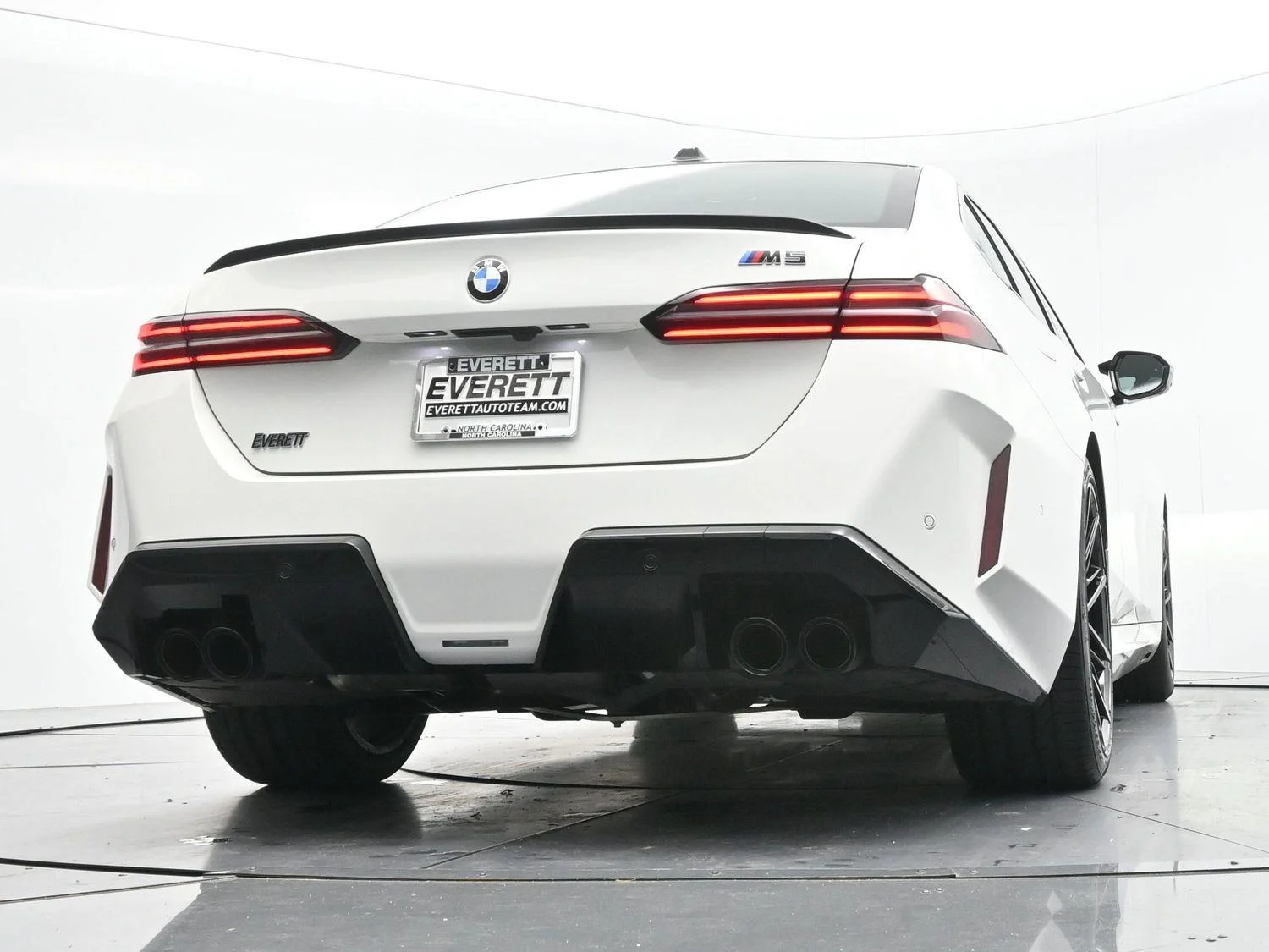 Used 2025 Alpine White BMW Sedan image 55