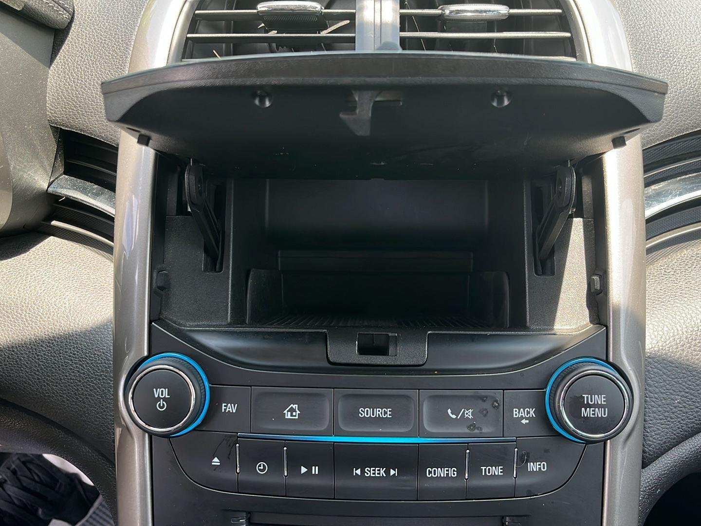 Used 2015 ATLANTIS BLUE METALLIC Chevrolet LT image 18