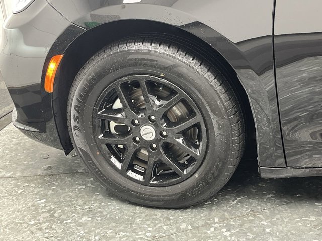 2025 Chrysler Pacifica Select - Photo 33