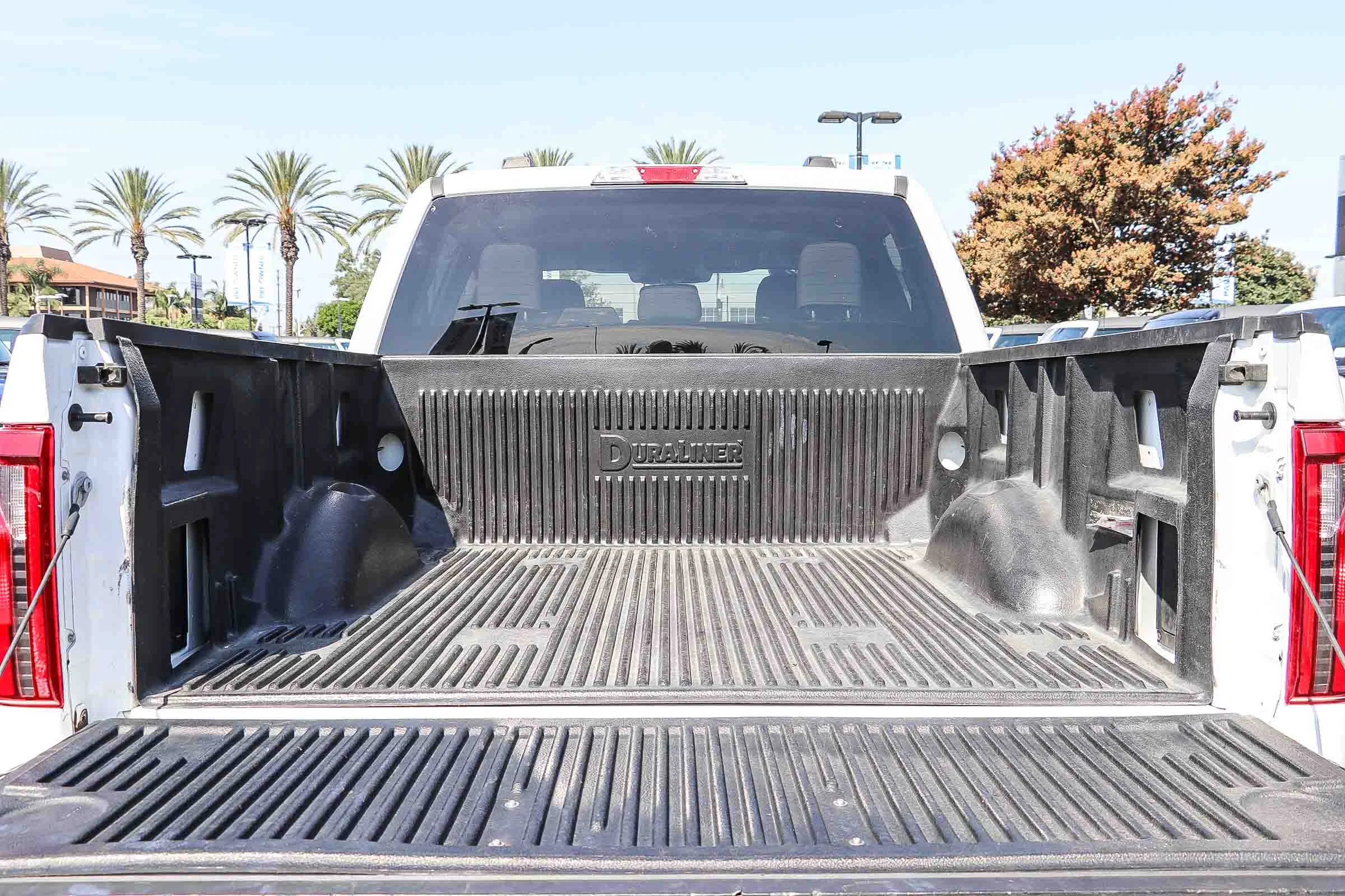 Certified Used 2025 Oxford White Ford XLT image 32