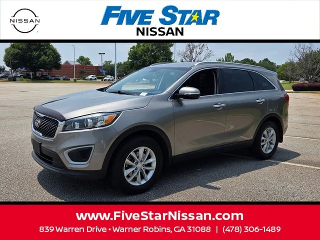 Used 2018 Silver Kia LX image 3