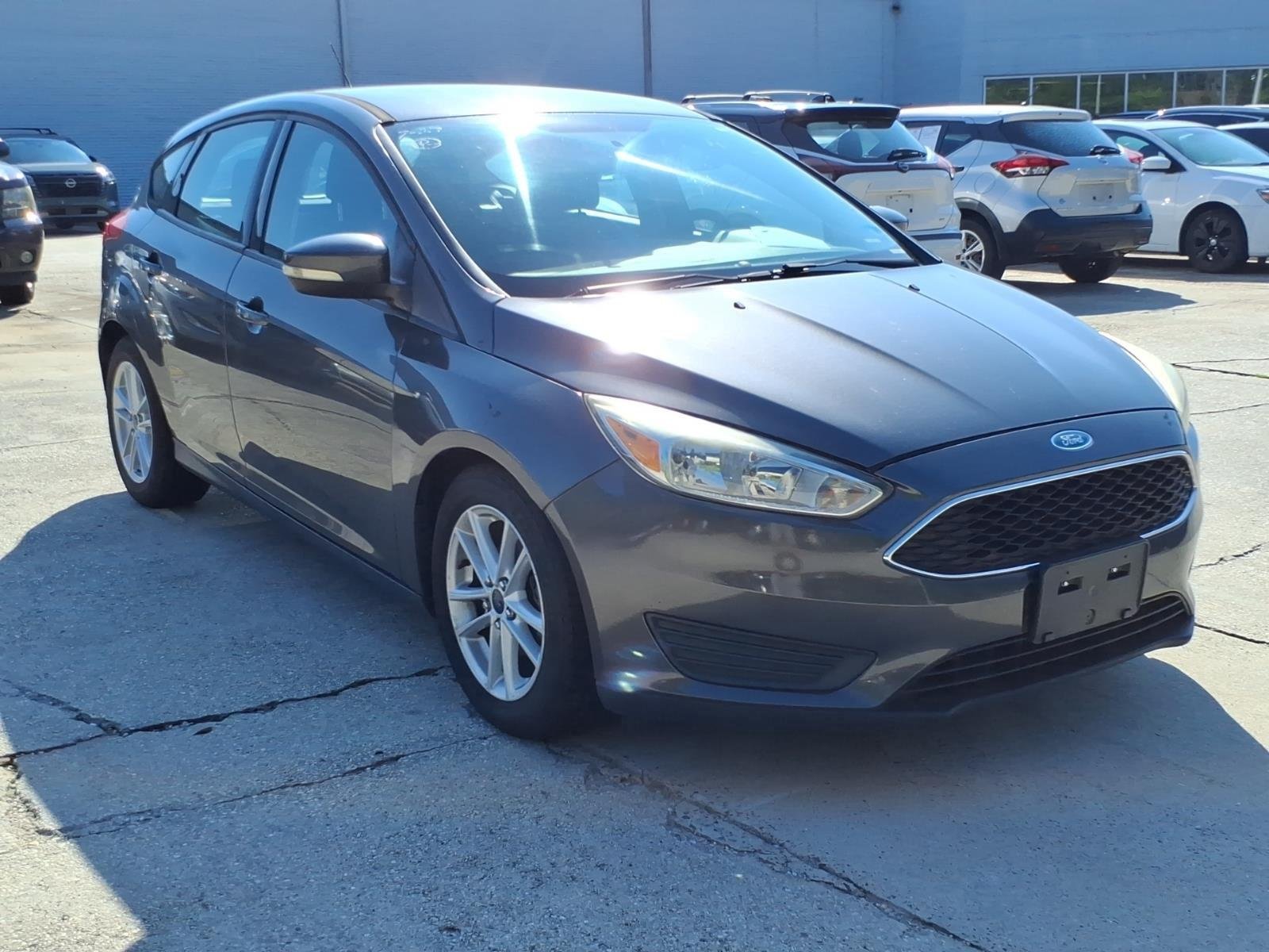 Used 2016 Magnetic Ford SE image 2