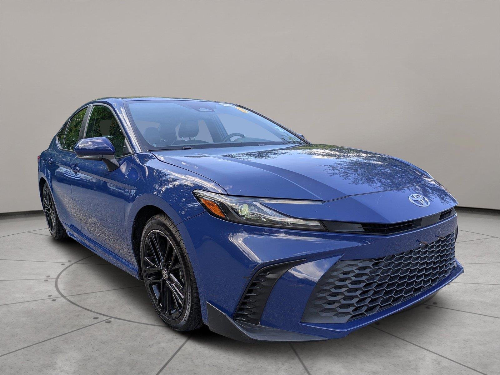 Used 2025  Toyota SE image 1