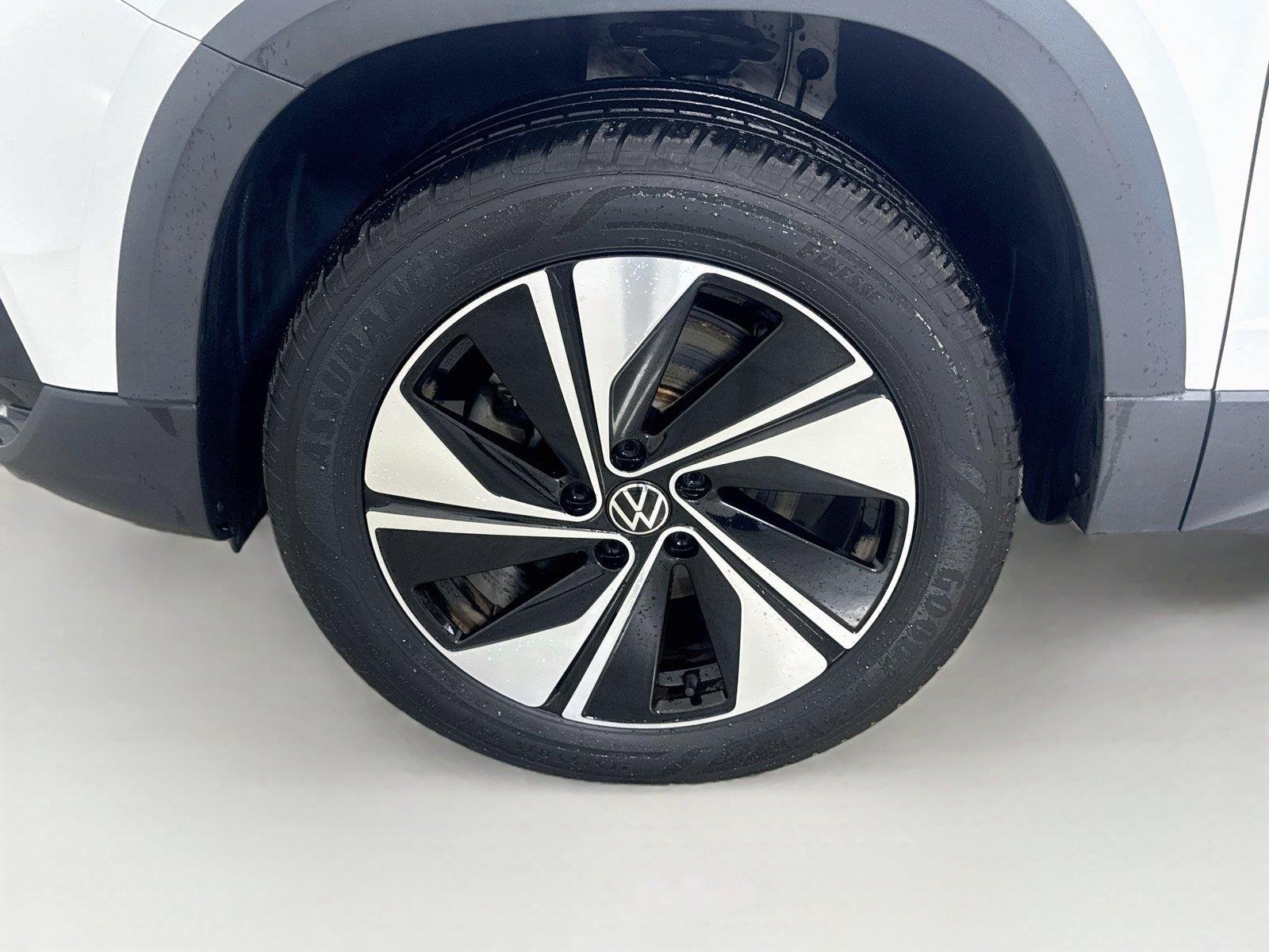 Used 2023 Pure White Volkswagen SE image 29