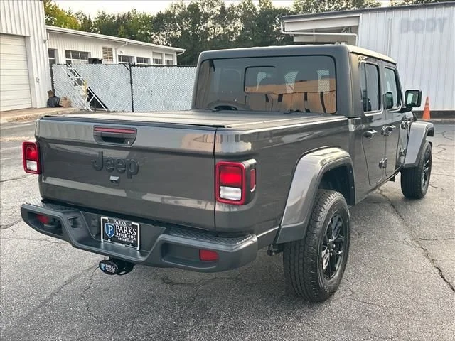 Used 2023 Gray Jeep Sport S image 12