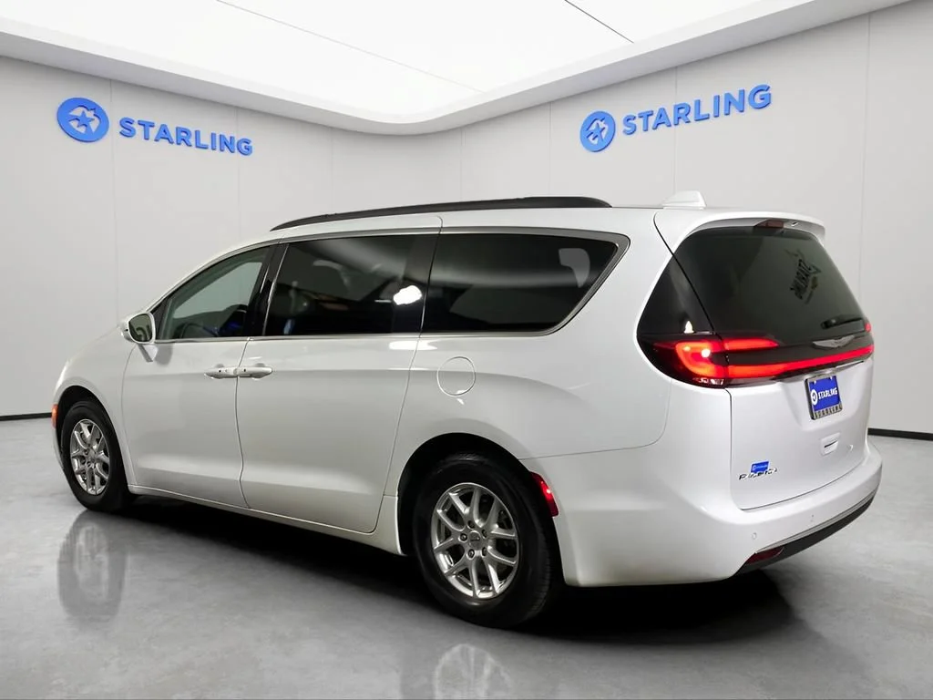 Used 2022 White Chrysler Touring L image 5