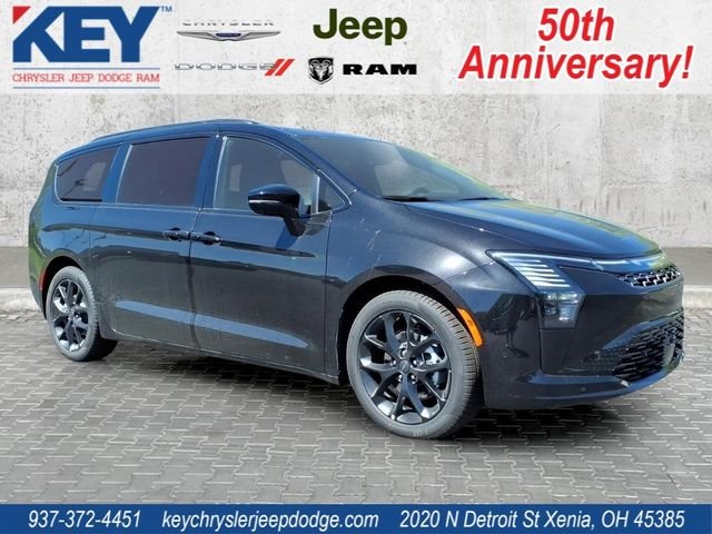 2027 Chrysler Pacifica Limited's photo