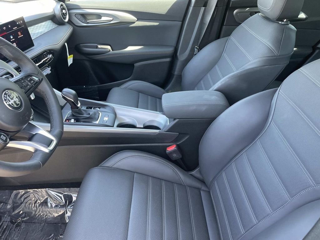 Used 2025 Black Alfa Romeo Base image 20