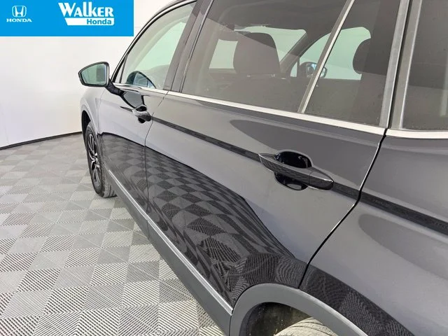 Used 2021 Deep Black Volkswagen 2.0T SE image 12
