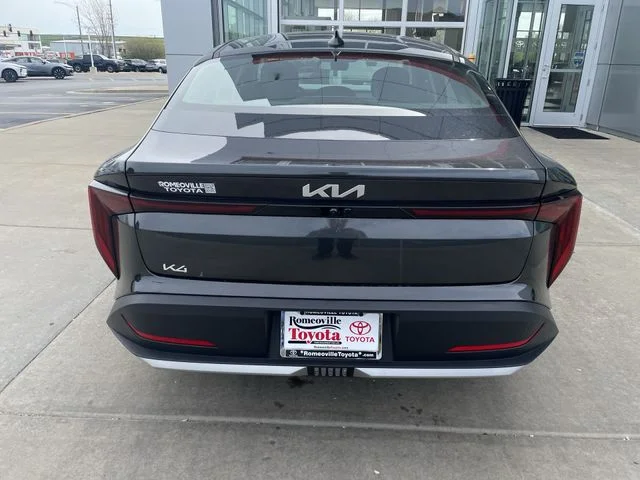 2025 Kia K4 LXS - Photo 32