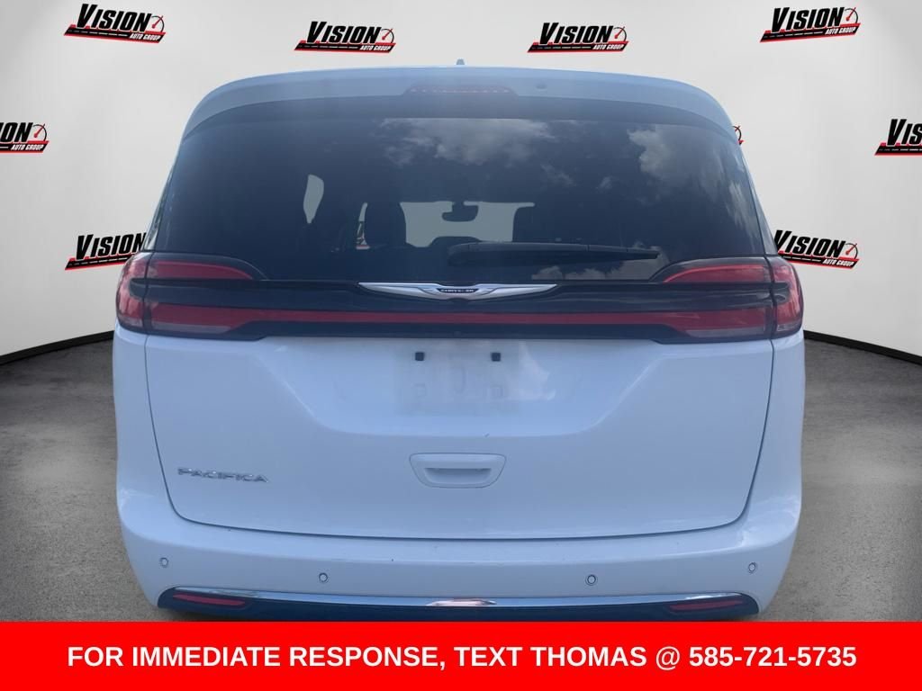 Used 2024 White Chrysler Touring L image 3