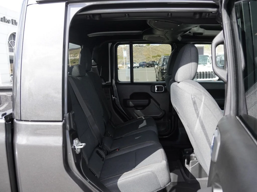 New 2026 Granite Crystal Metallic Clearcoat Jeep Sport S image 24