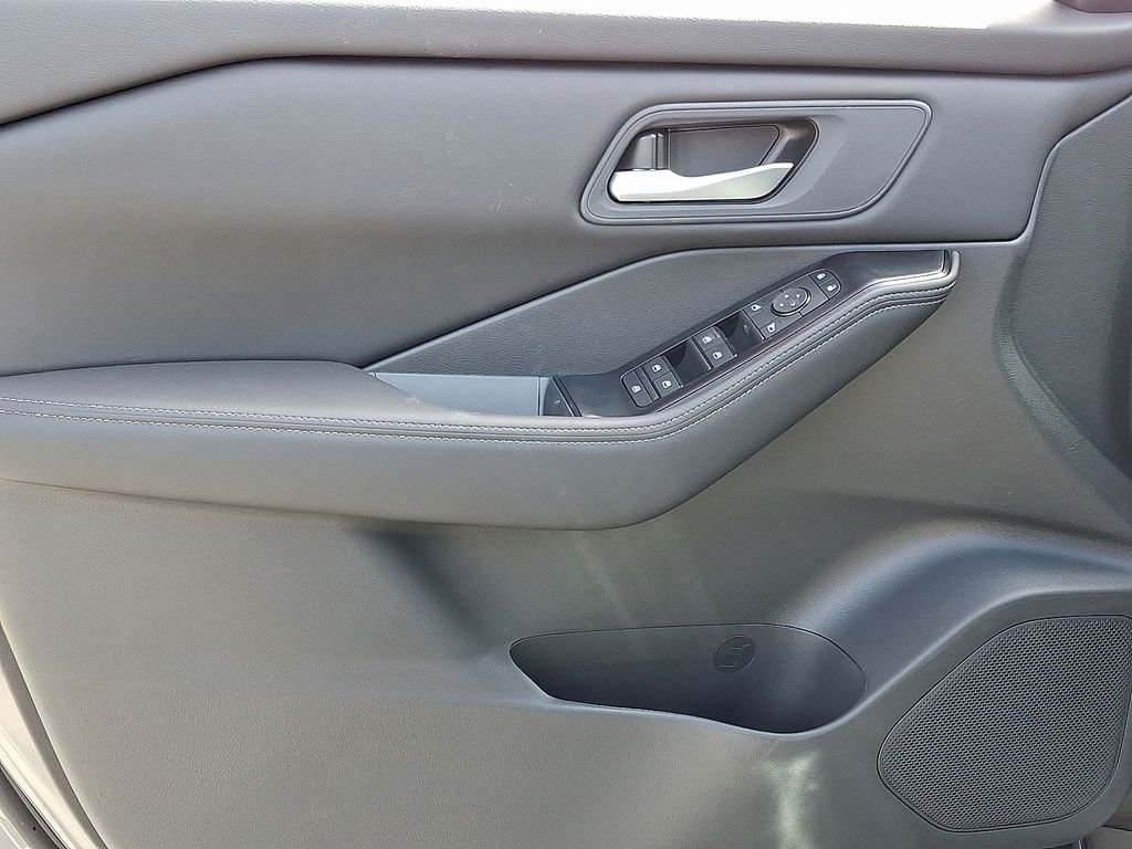 2026 Nissan Rogue — photo 8