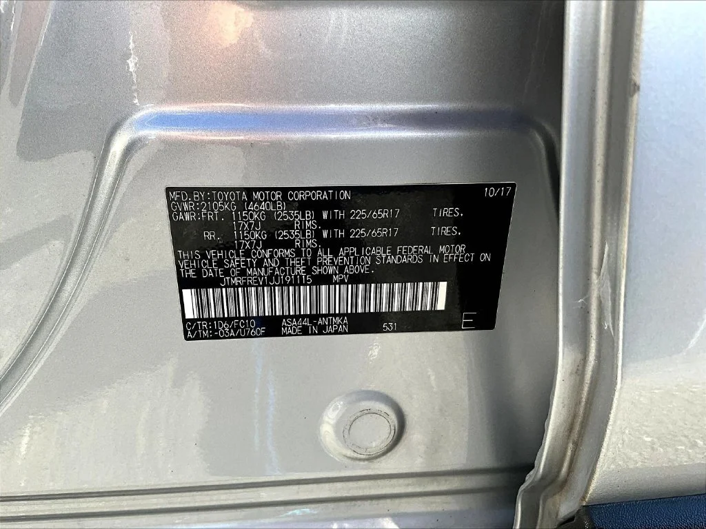 Used 2018 Silver Toyota XLE image 20