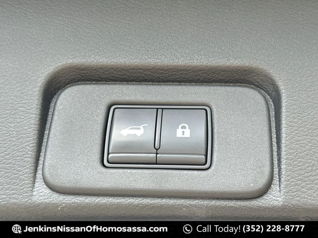 Used 2021 Blue Nissan SV image 22