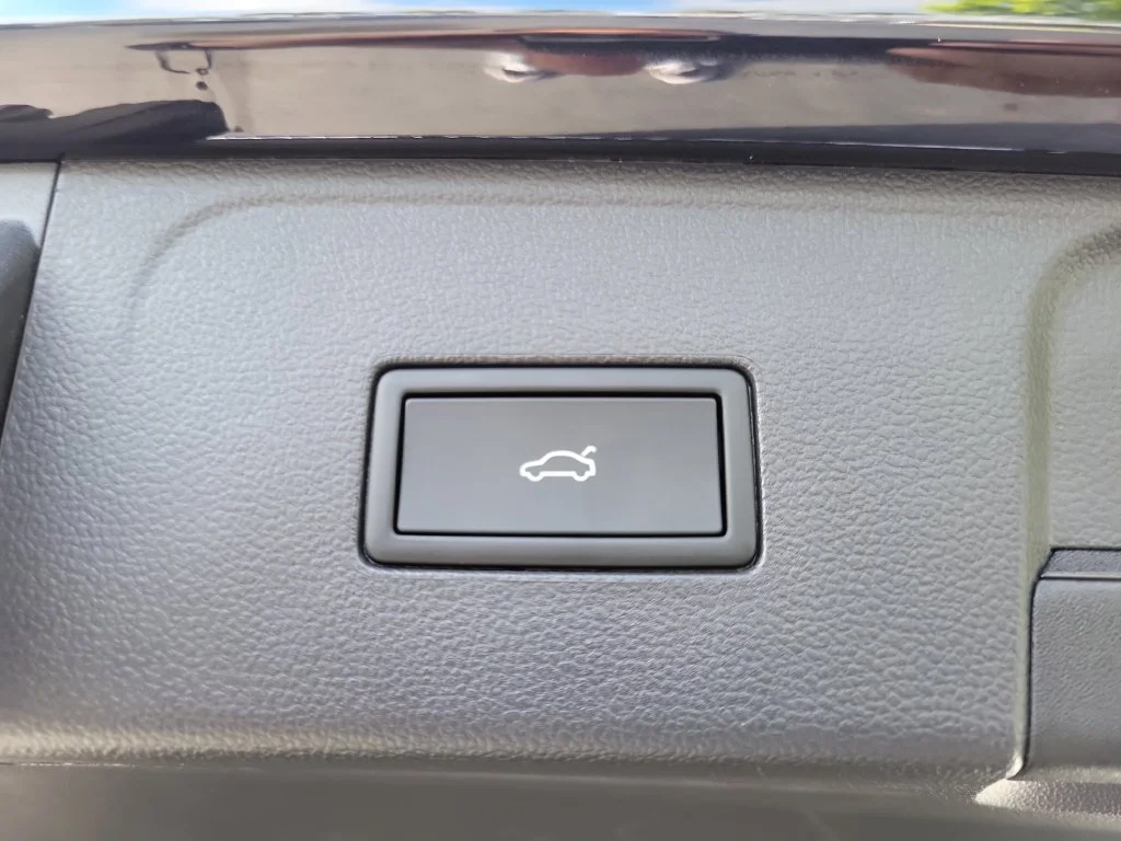 Used 2026  Volkswagen SEL Premium R-Line image 7